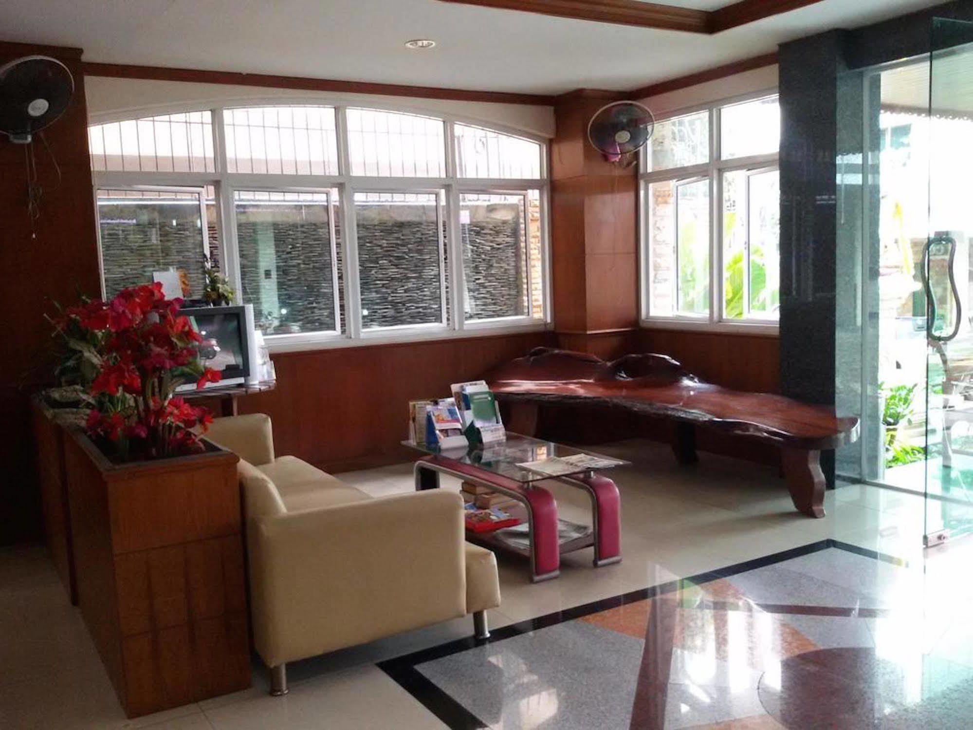 Aparthotel Rattakit Mansion à Pattaya Extérieur photo