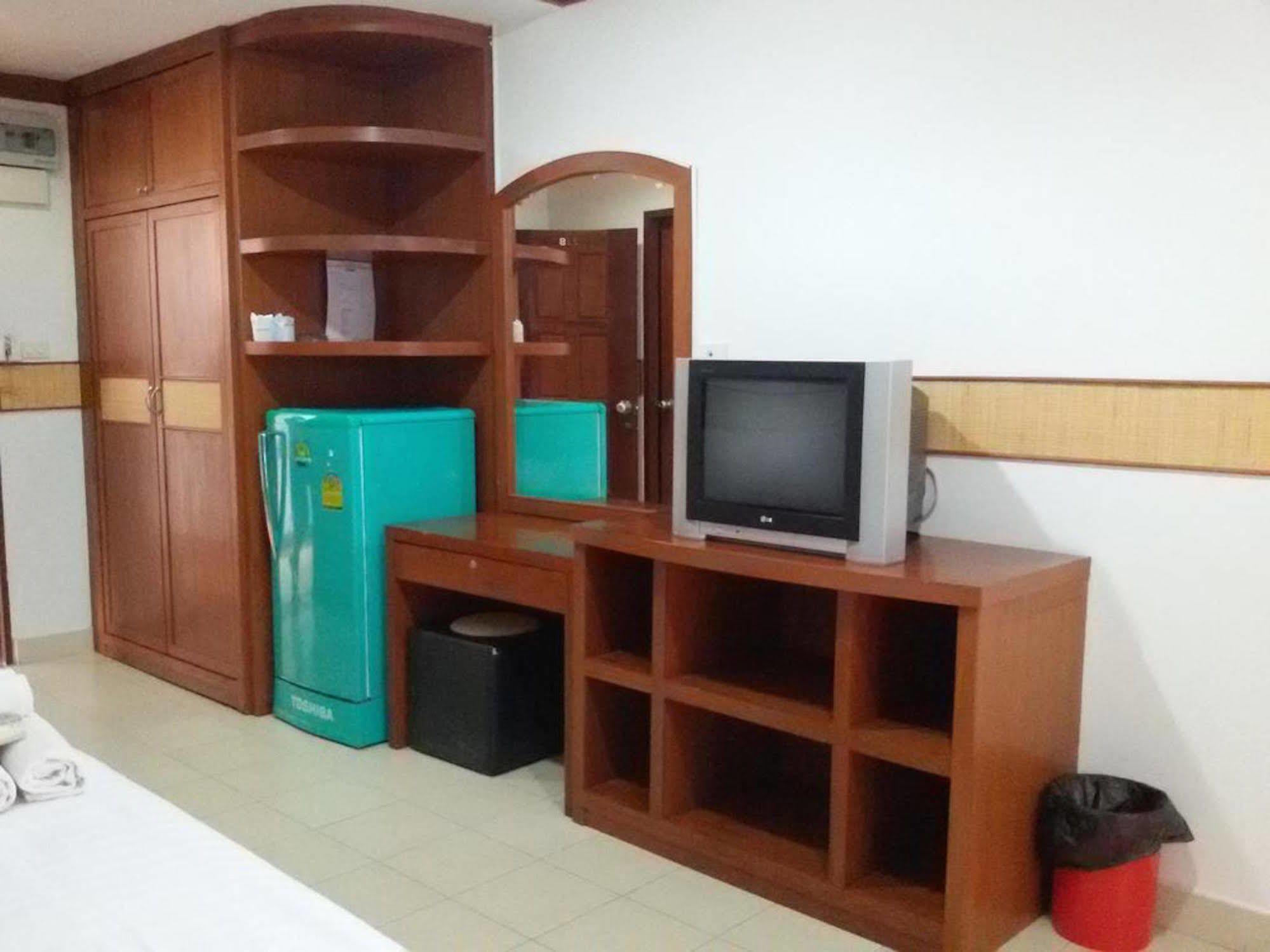 Aparthotel Rattakit Mansion à Pattaya Extérieur photo