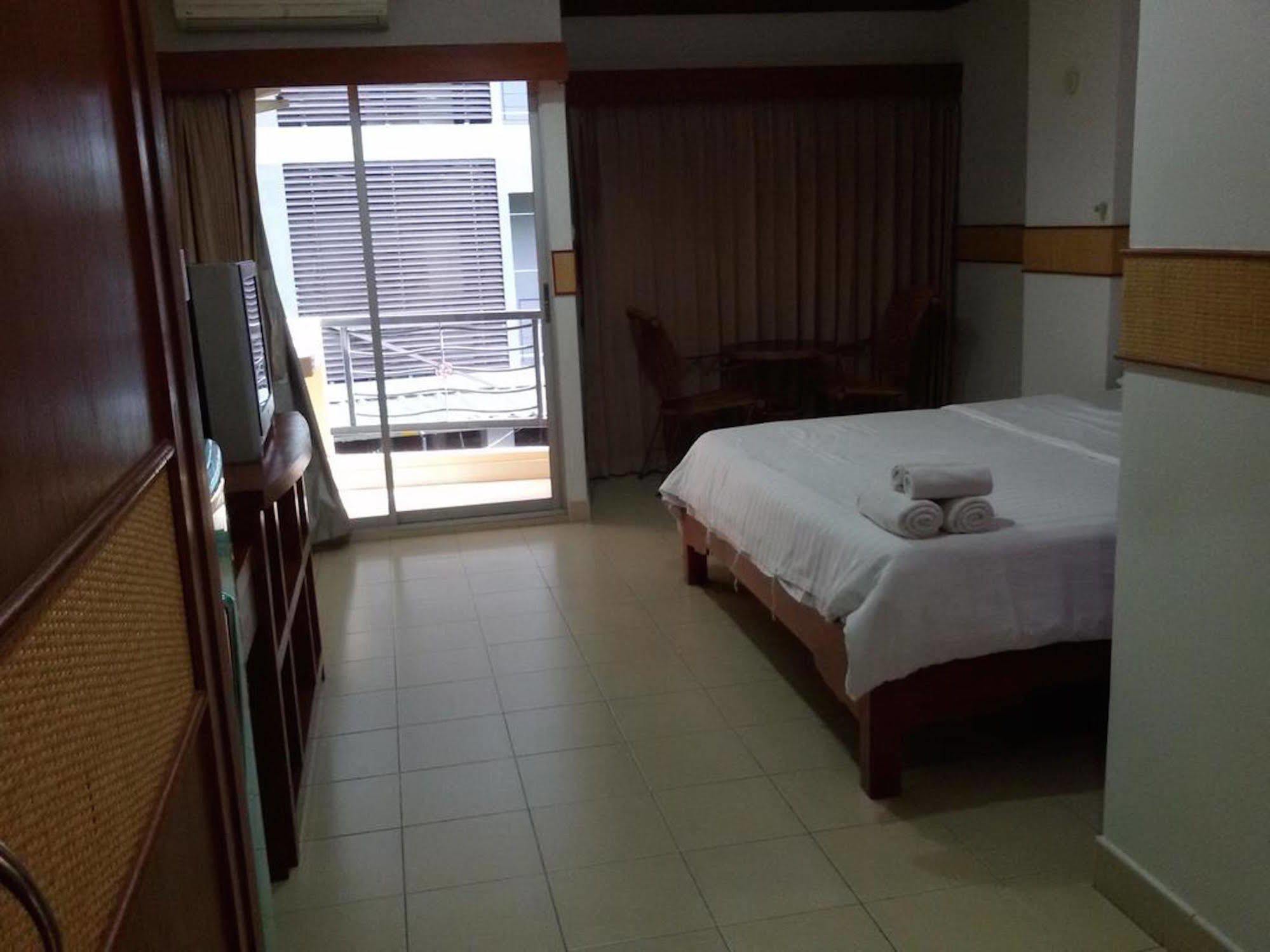 Aparthotel Rattakit Mansion à Pattaya Extérieur photo